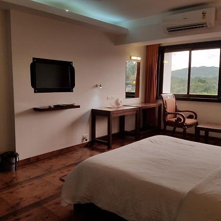 Bisu Hotel & Resorts Khed  Exterior foto